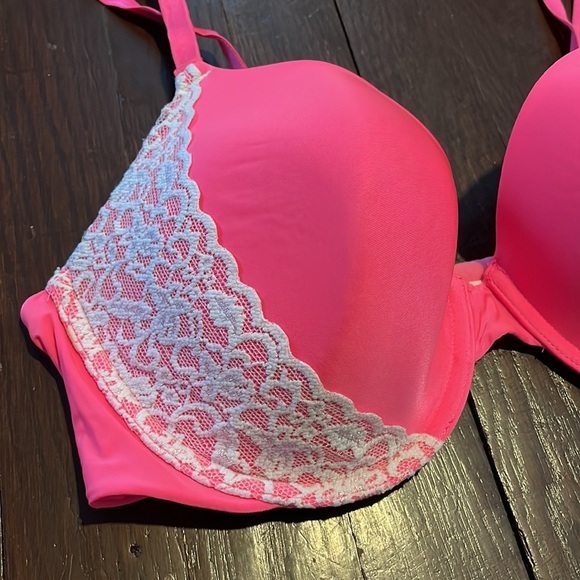 Women's Victoria’s Secret Perfect Coverage Lace Bra Lingerie 36D - Picture 2 of 16